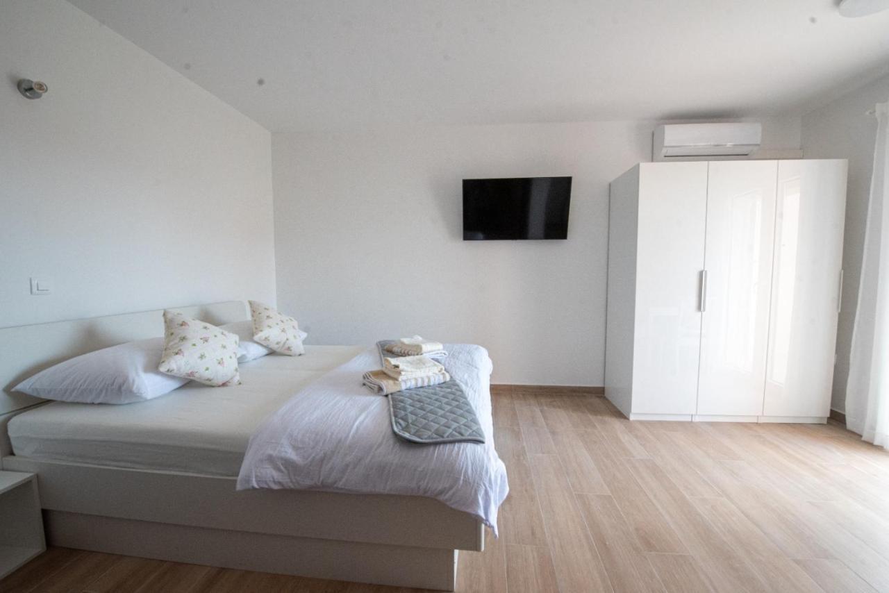 Charming Apartments Duce Omis Bagian luar foto