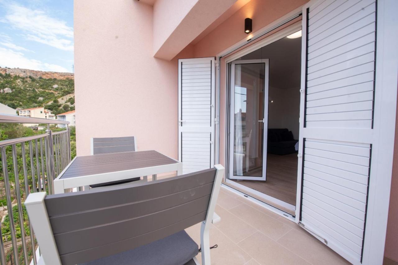 Charming Apartments Duce Omis Bagian luar foto