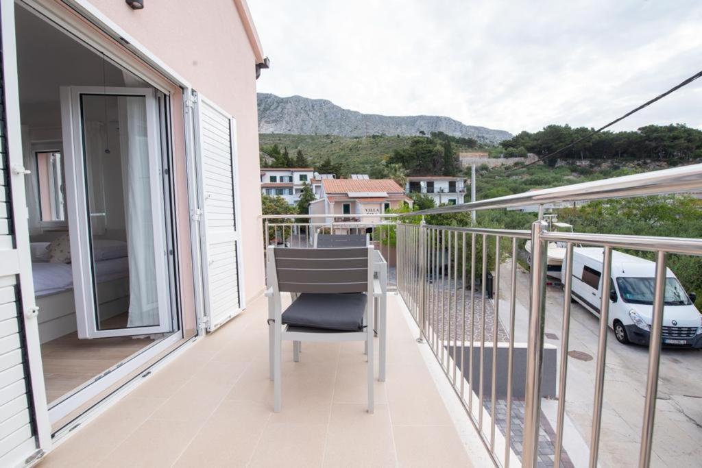 Charming Apartments Duce Omis Bagian luar foto
