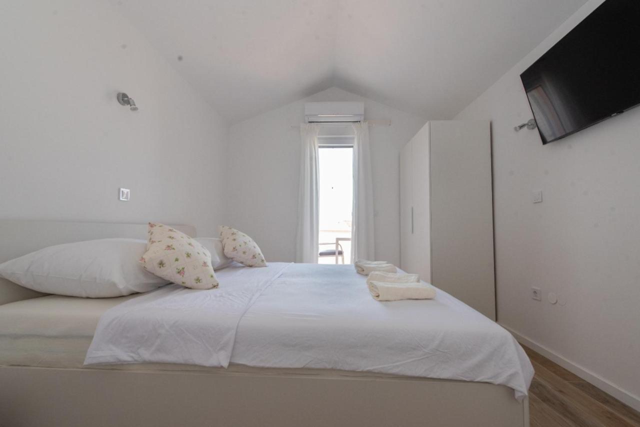 Charming Apartments Duce Omis Bagian luar foto
