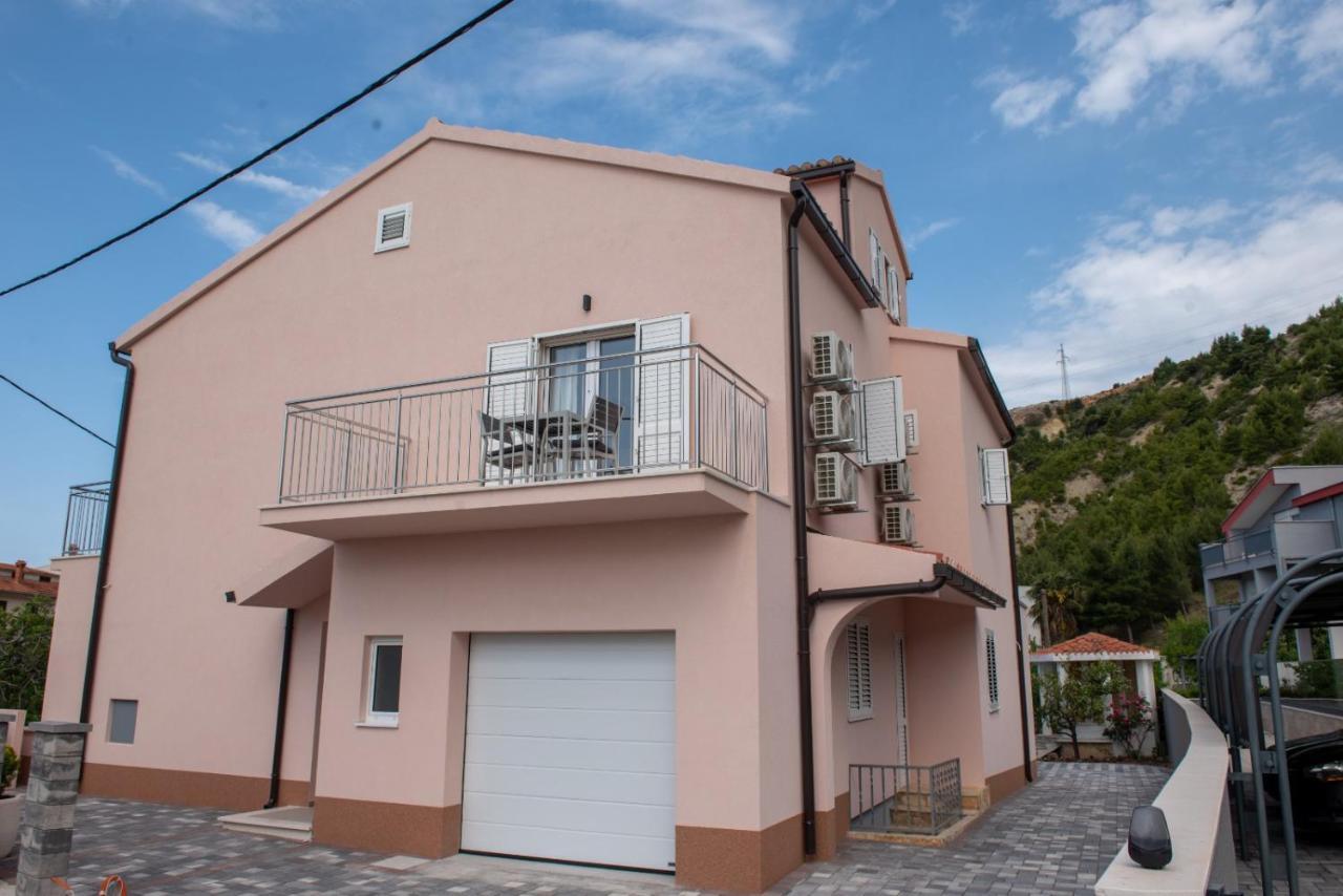 Charming Apartments Duce Omis Bagian luar foto