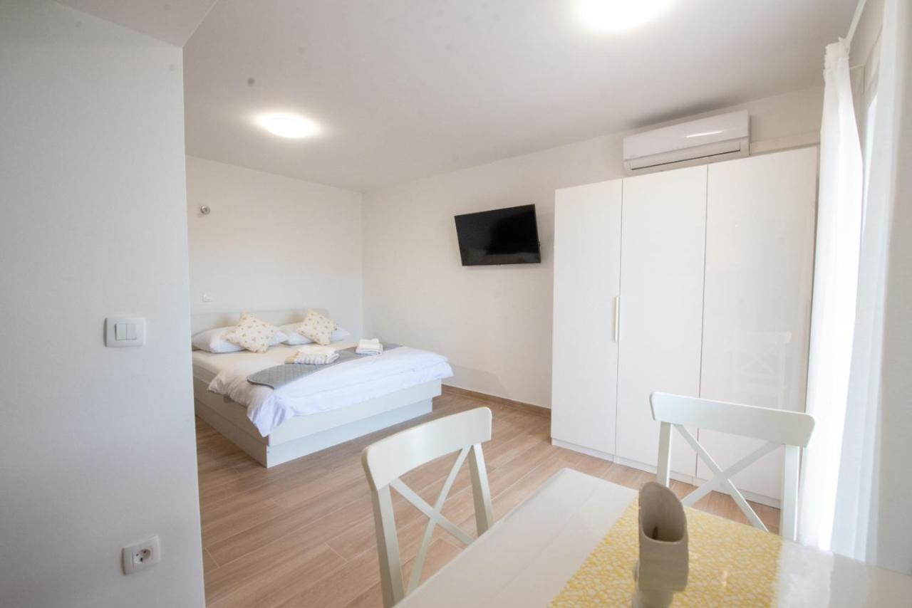 Charming Apartments Duce Omis Bagian luar foto
