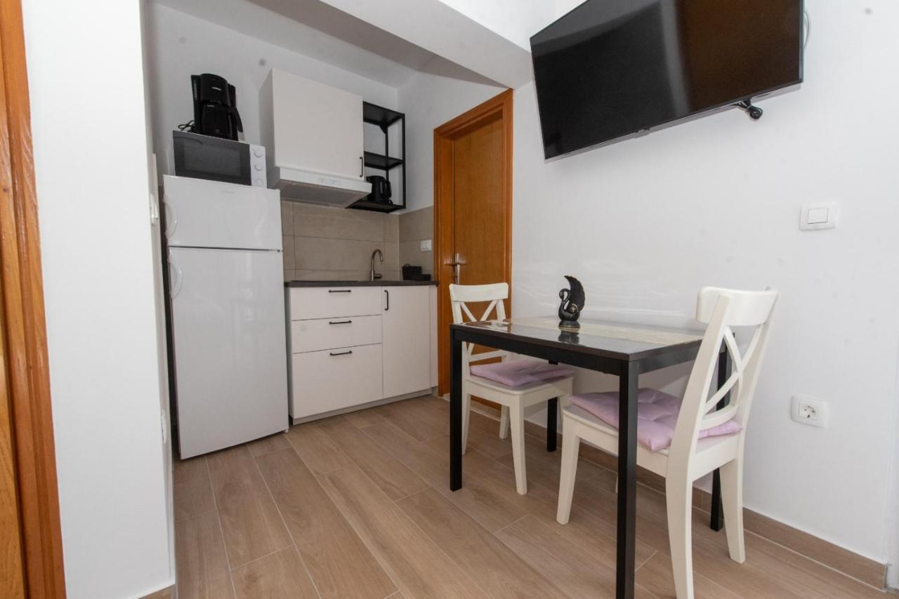 Charming Apartments Duce Omis Bagian luar foto